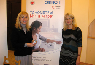 На стенде компании OMRON был представлен весь модельный ряд тонометров, небулайзеров, термометров а также шагомеры и миостимуляторы
