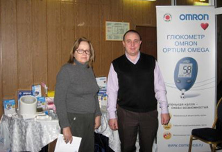 Компания «СиЭс Медика Нижняя Волга» давала консультации на специально оборудованном стенде, где каждый желающий мог получить подробную консультацию, измерить давление тонометром OMRON