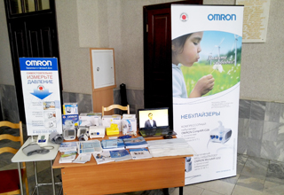 На выставке, предшествовавшей конференции специалисты компании «СиЭс Медика Иваново» продемонстрировали продукцию от японского производителя медицинской техники OMRON