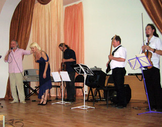 Сотрудники стационара пришли посмотреть выступление коллектива Астраханской консерватории «Душа и сердце»