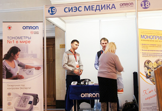 Специалисты компании «СиЭс Медика Сибирь» представили участникам конферен-ции высокотехнологичные и функциональные автоматические тонометры OMRON серии M5 и M6