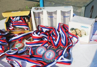 Победители и призёры соревнований были награждены фирменными сувенирами компании