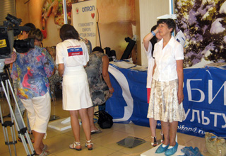 Социальная акция «Скажи инсульту нет! Протяни руку здоровью» проходила 06 июля 2012 года в Центре Галереи Чижова города Воронежа