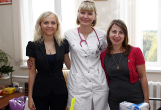 Компания «СиЭс Медика Кемерово» предоставила для детского отделения тонометр и термометры OMRON