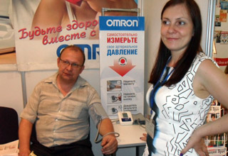 В течение всей выставки сотрудники компании «СиЭс Медика Саратов» проводили консультации по преимуществам и правильному применению приборов OMRON