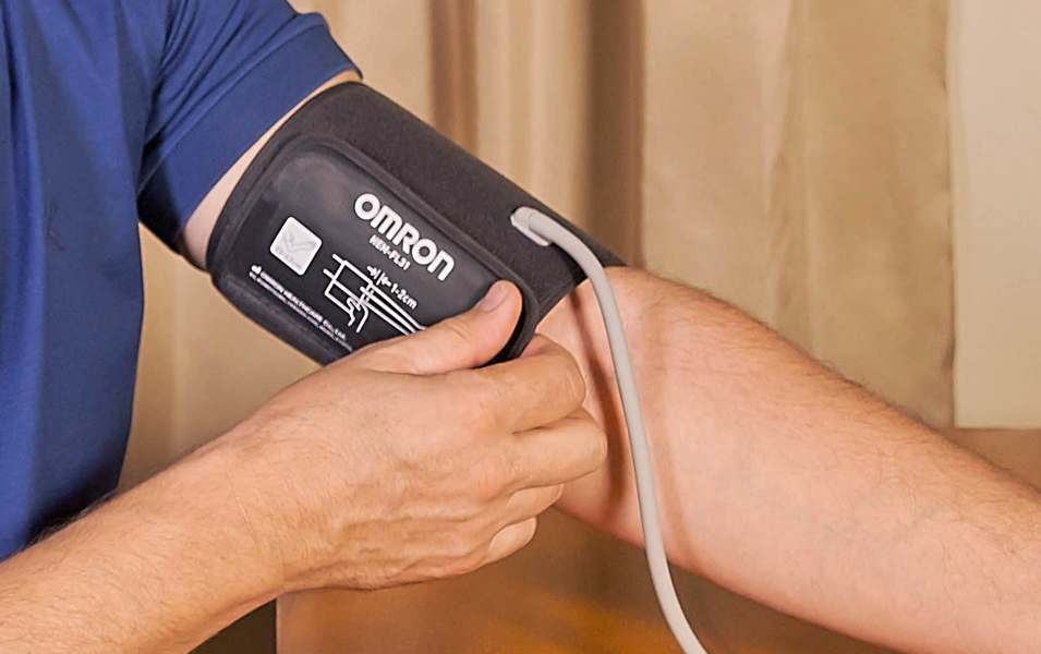 тонометр OMRON M3 Comfort с умной манжетой Intelli Wrap тонометр OMRON M3 Comfort с умной манжетой Intelli Wrap
