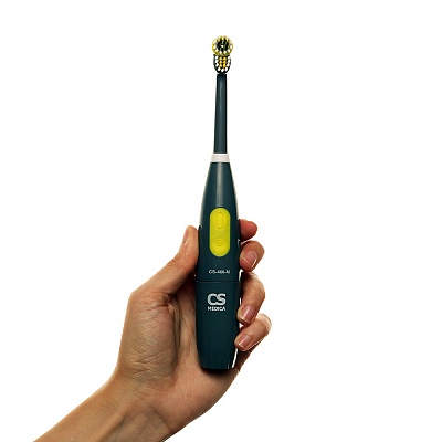 
                Электрическая зубная щетка CS Medica CS-466-M, прибор удобно лежит в руке, не выскальзывает