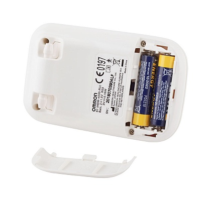 
                Тонометр OMRON S1 полуавтоматический, вид сзади, открытый отсек для батареек