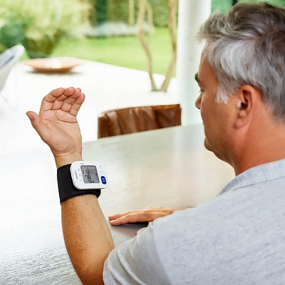 
                Тонометр OMRON RS3, прибор удобен в использовании