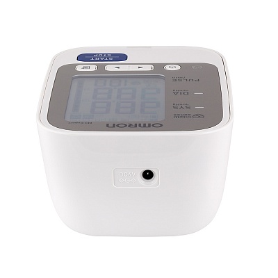 
                Тонометр OMRON M3 Expert, вид спереди, дисплей включен