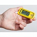 
                    Монитор активности OMRON Jog style желтый, прибор в руке