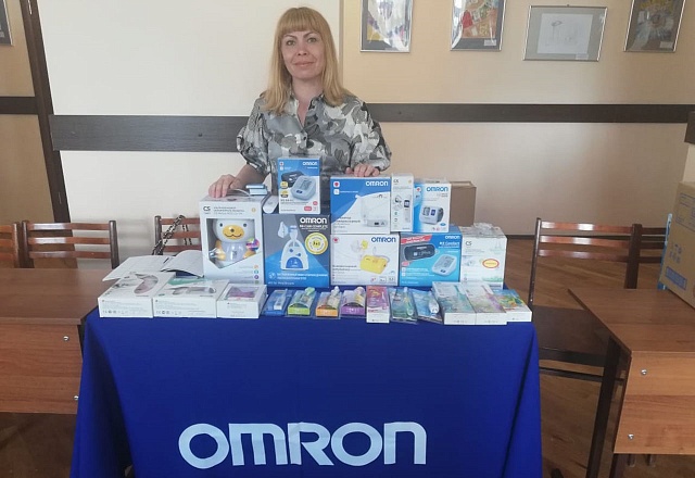 Стенд с приборами OMRON и CS Medica