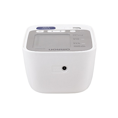 
                Автоматический тонометр на плечо OMRON M3 Comfort, вид спереди,выключен