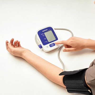 
                Тонометр OMRON M2 Classic, простота в использовании