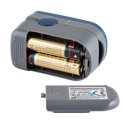 
                Пульсоксиметр MD300C2 синий, открытый отсек в задней части прибора, батарейки