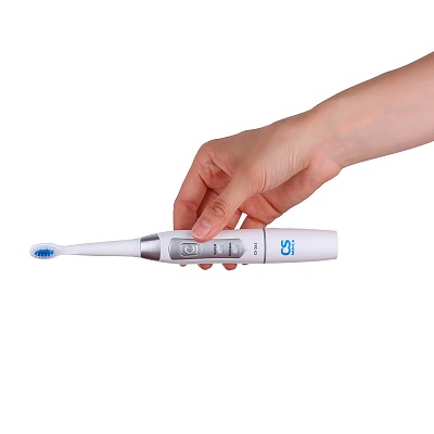 
                Электрическая звуковая зубная щетка CS Medica CS-262, удобно лежит в руке, не скользит