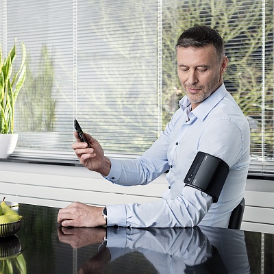 
                Тонометр OMRON EVOLV, удобство измерения, точные результаты