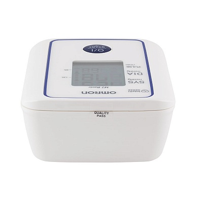 
                Тонометр OMRON M2 Basic, вид спереди, дисплей включен