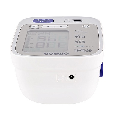 
                Тонометр OMRON M6, вид спереди, дисплей включен