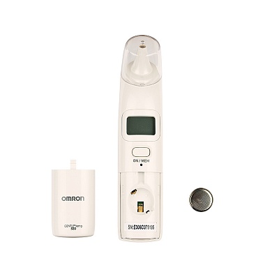 
                Термометр электронный медицинский OMRON Gentle Temp 520 (MC-520-E), прибор со снятой крышкой и батарейка