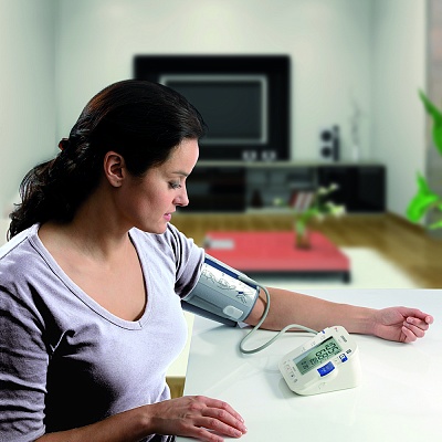 
                Тонометр OMRON M10-IT