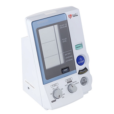 
                Профессиональный тонометр OMRON 907, вполоборота, дисплей выключен