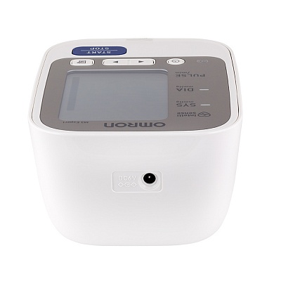 
                Тонометр OMRON M3 Expert, вид спереди, дисплей выключен