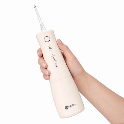
                Ирригатор полости рта CS-5 Smart NeoCreme, благодаря влагозащите корпуса IPX8 ирригатор можно использовать даже в душе