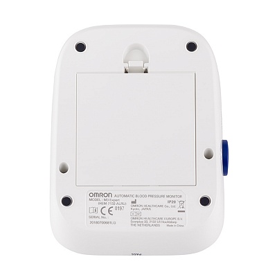 
                Тонометр OMRON M3 Expert, вид снизу, отсек для батареек закрыт