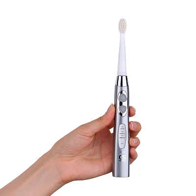 
                Электрическая зубная щетка CS Medica CS-232, удобная в использовании