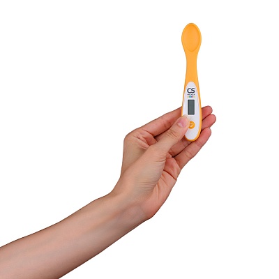 
                Термометр-ложка CS Medica KIDS CS-87s, прибор в руке