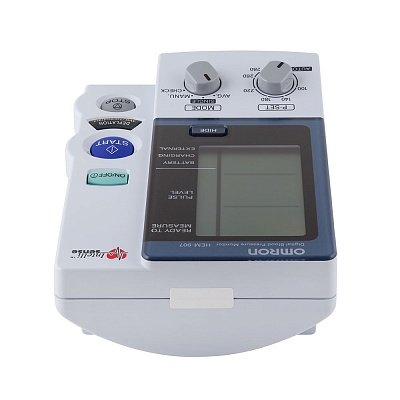 
                Профессиональный тонометр OMRON 907, вид спереди, дисплей выключен