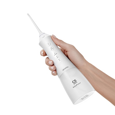 
                Ирригатор полости рта портативный CS Medica AquaPulsar CS-1 Pro Dent Crystal, удобно располагается в руке и не скользит